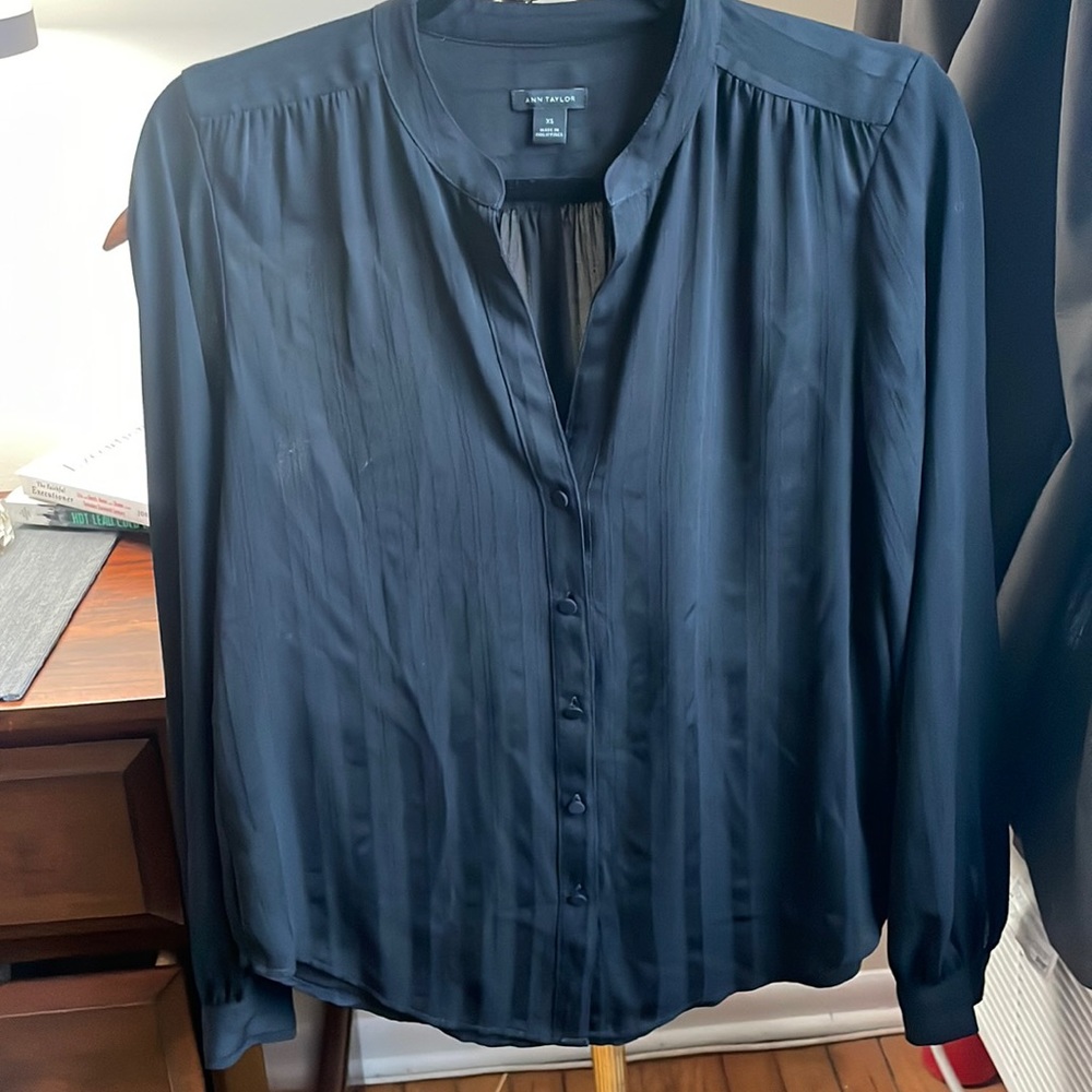 Ann Taylor XS Button-Up
